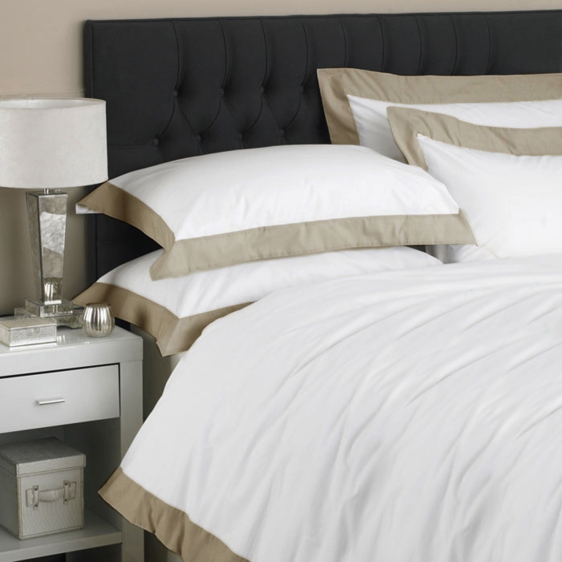 500TC Egyptian Cotton Quilt Cover Set Queen - Mitred Edge Design, White & Latte - SuperSaverAU - view 1