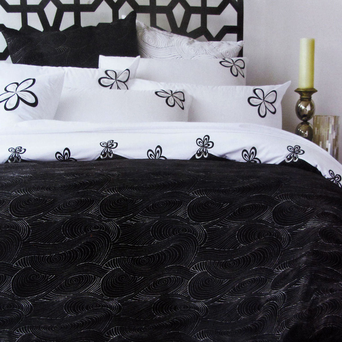 Accessorize Hypnotic Black Embroidered Quilt Cover Set Queen - Wavy Pattern, Soft Polyester Cotton - SuperSaverAU - view 1