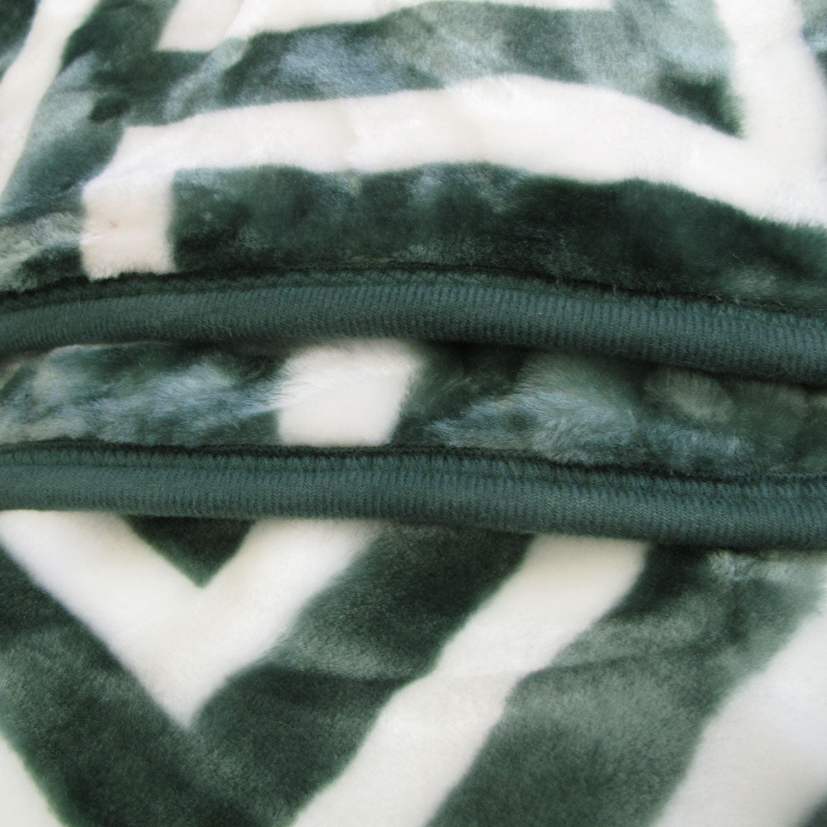 Bloomington 800GSM Greek Key Green Winter 1 Ply Mink Blanket Queen - SuperSaverAU - view 3