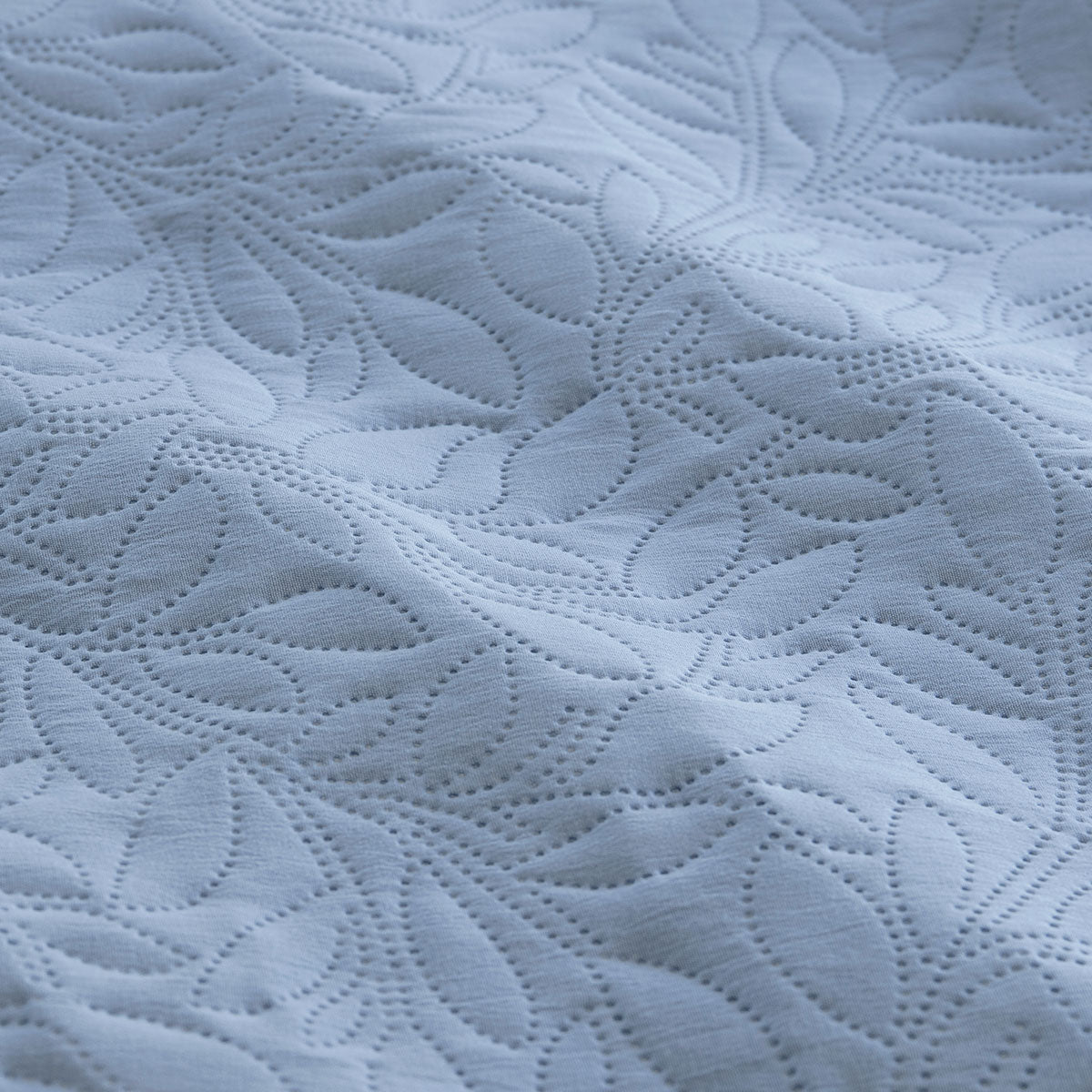 Ardor Lottie Bluebell Quilt Cover Set King - Embossed Foliage Design - SuperSaverAU - view 3