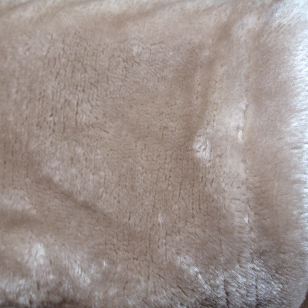 Ardor Luxury Plush Throw 127 x 152 cm - Solid Colour Design, Polyester - SuperSaverAU - view 2