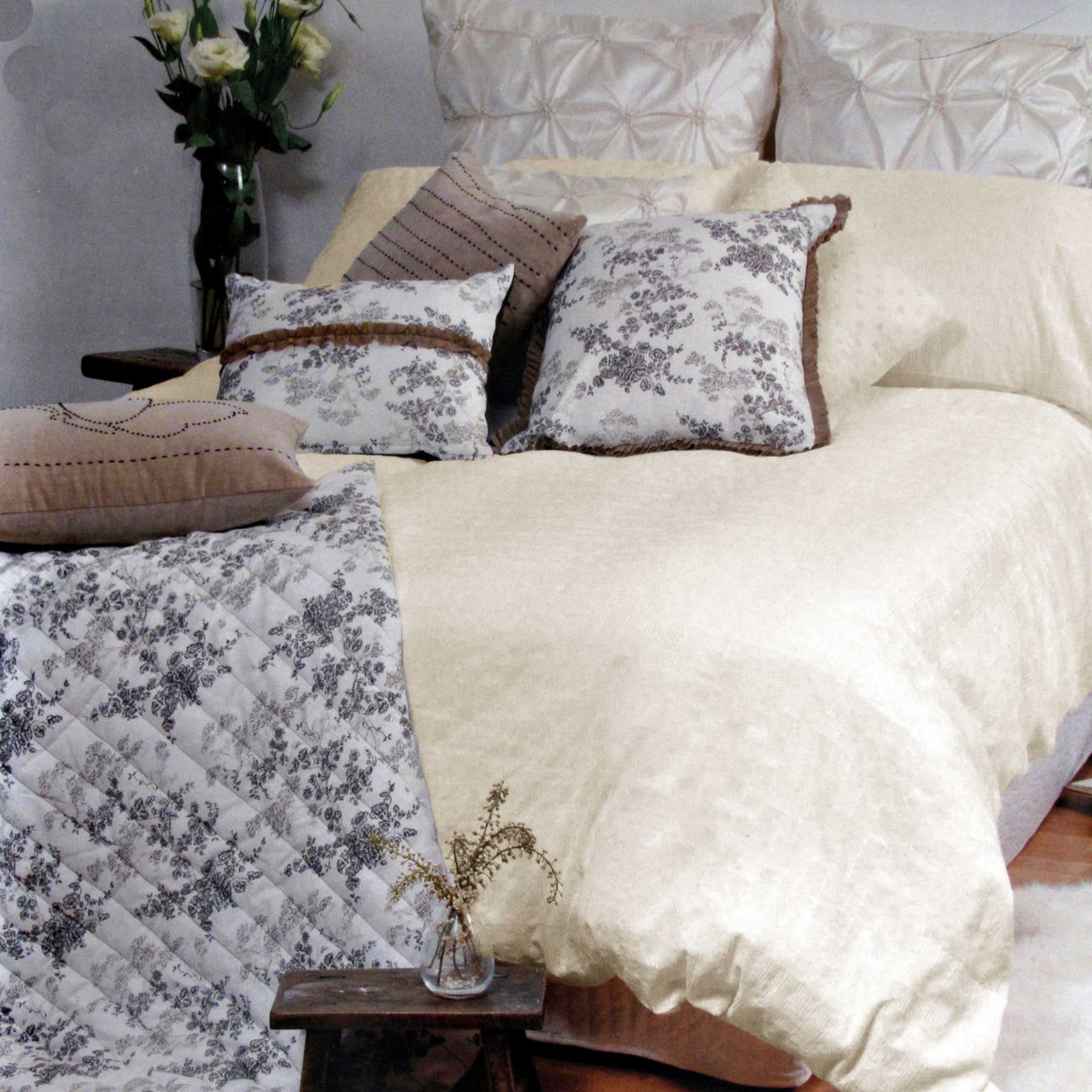 Canterbury Tarlo Cream Quilt Cover Set King - Seersucker Jacquard Design - SuperSaverAU - view 1
