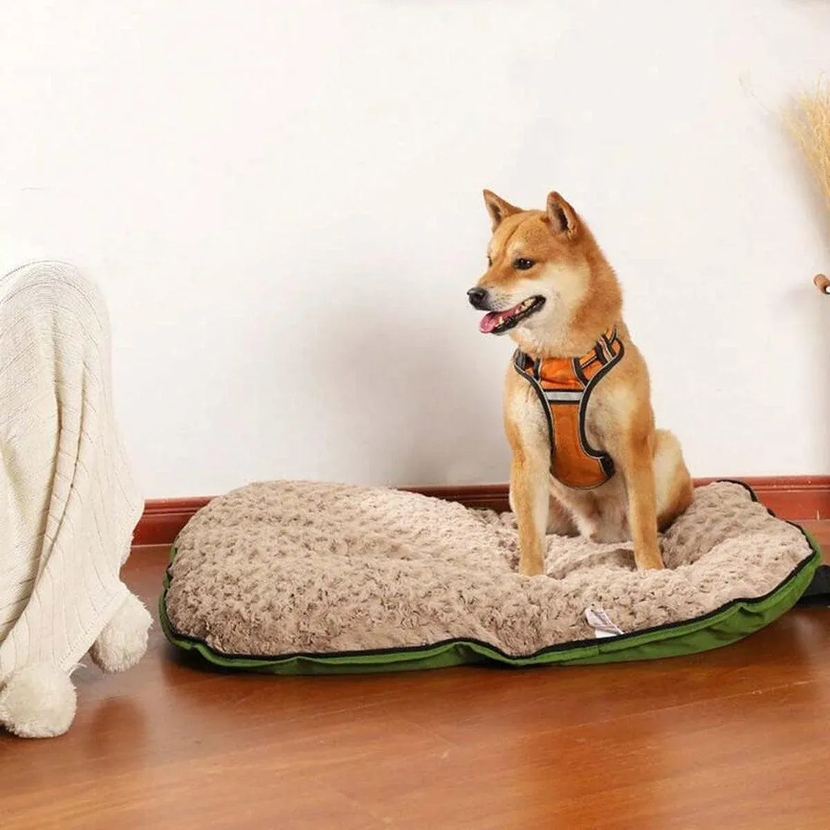 Portable Waterproof Dog Mat - Foldable Travel Bed with Zipper - Blue