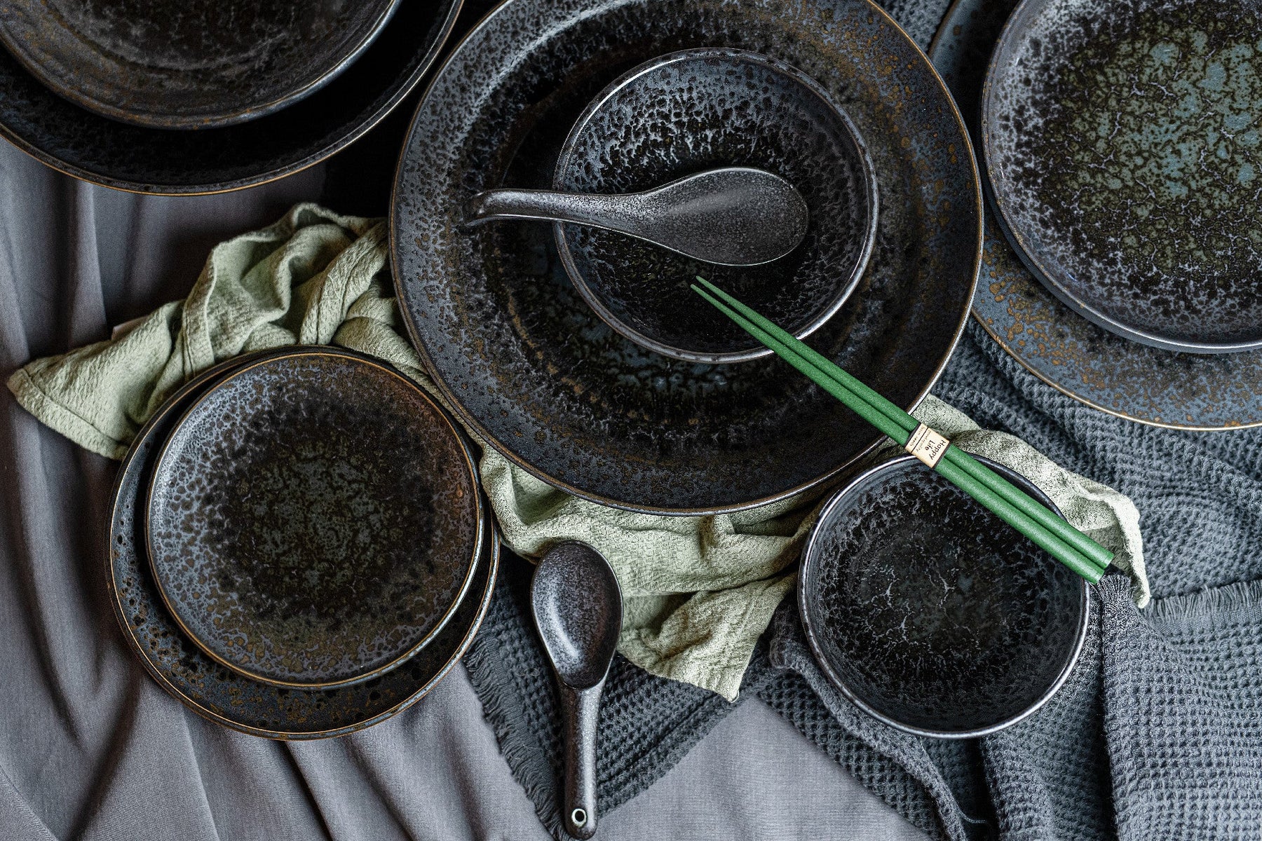 Premium High Rim Ceramic Plate – Black Pearl Glaze 22cm