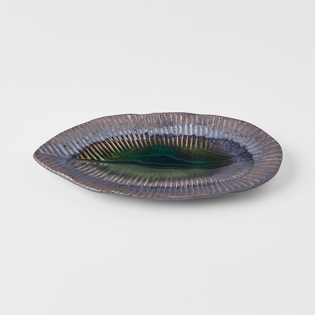 Premium Leaf Shape Ceramic Plate – Midori Ridge Glaze 21.5 x 10.5cm