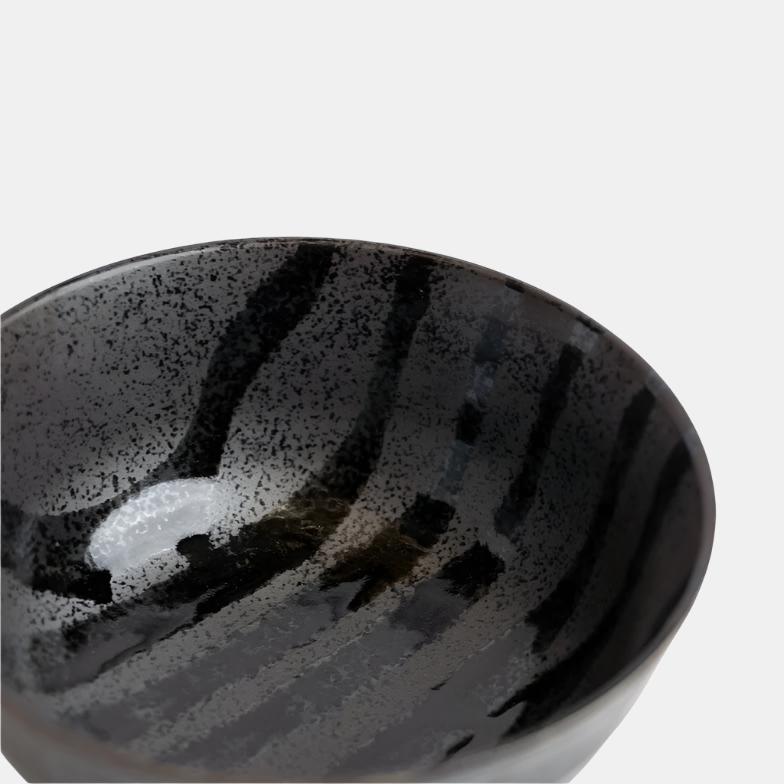 Premium Ceramic Fluted Udon Bowl – Gloss Black Stripes on Gunmetal Glaze 17cm