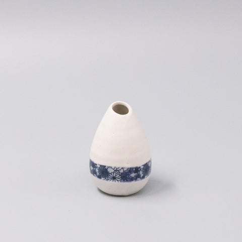 White Yuzen Pinecone Vase 10cm Decorative Mini Floral Display