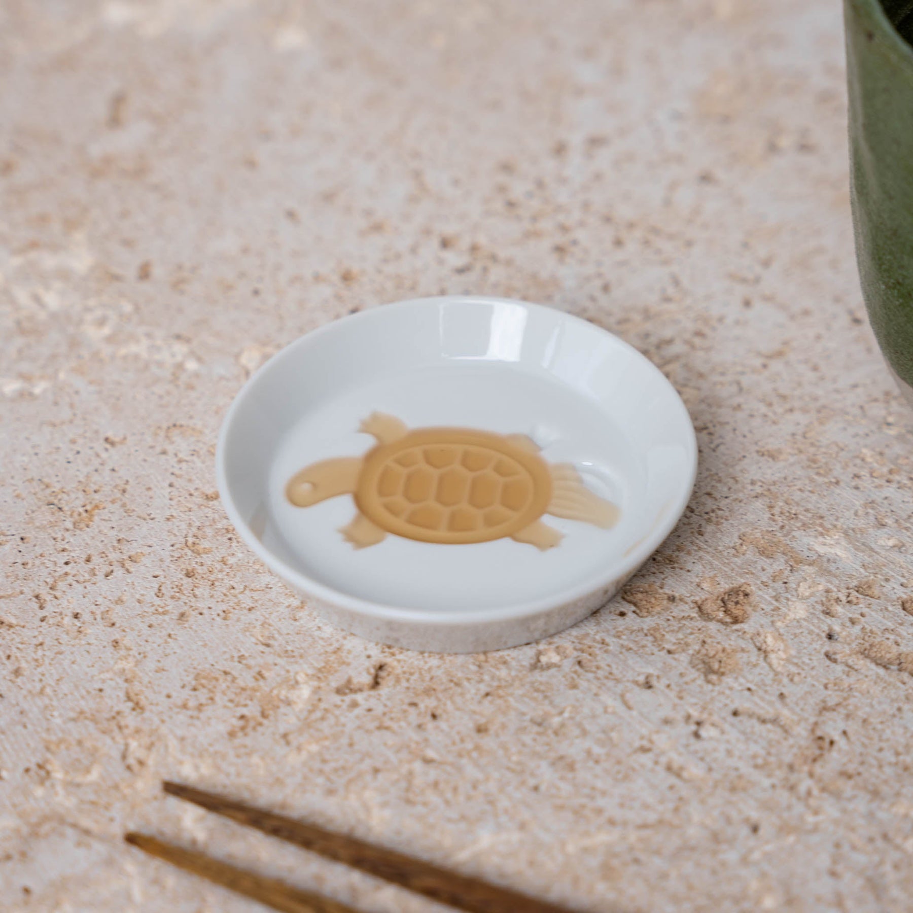 Premium 8.2cm Silhouette Tortoise Ceramic Sauce Dish Japanese Tableware
