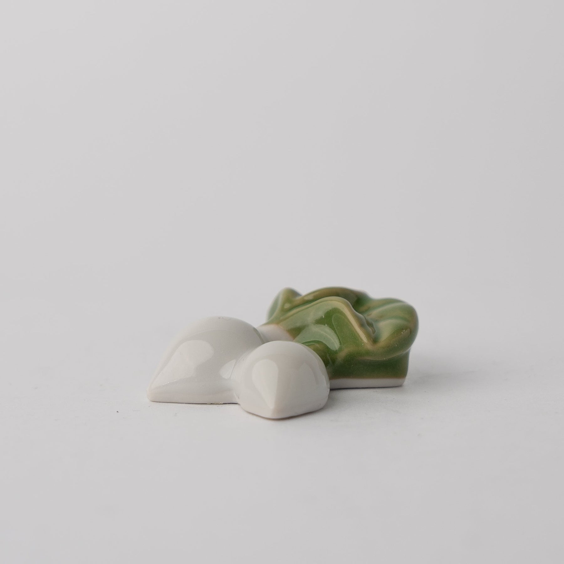 Premium White Green Radish Chopstick Rest Dishwasher Microwave Safe