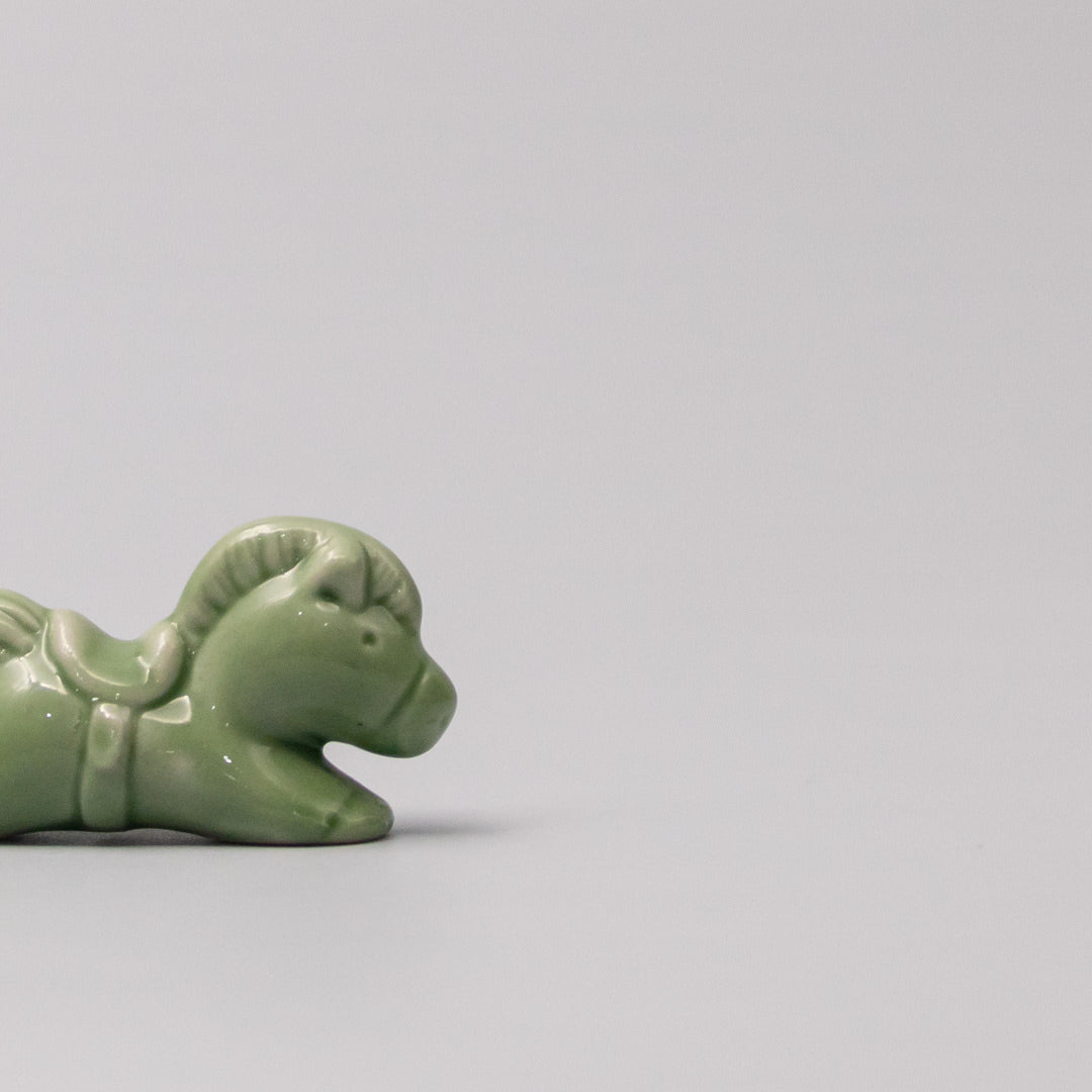 Premium Green Horse Chopstick Rest – Decorative Tableware Accessory