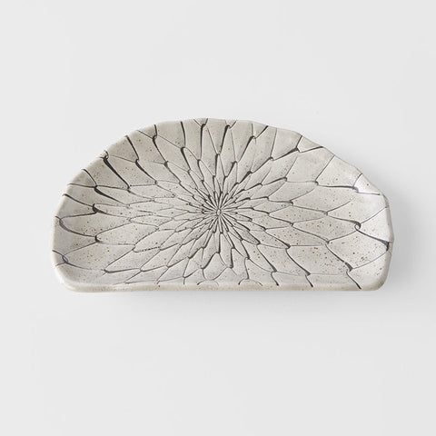 Premium D-Shaped Plate – White Grey Net Design 21cm