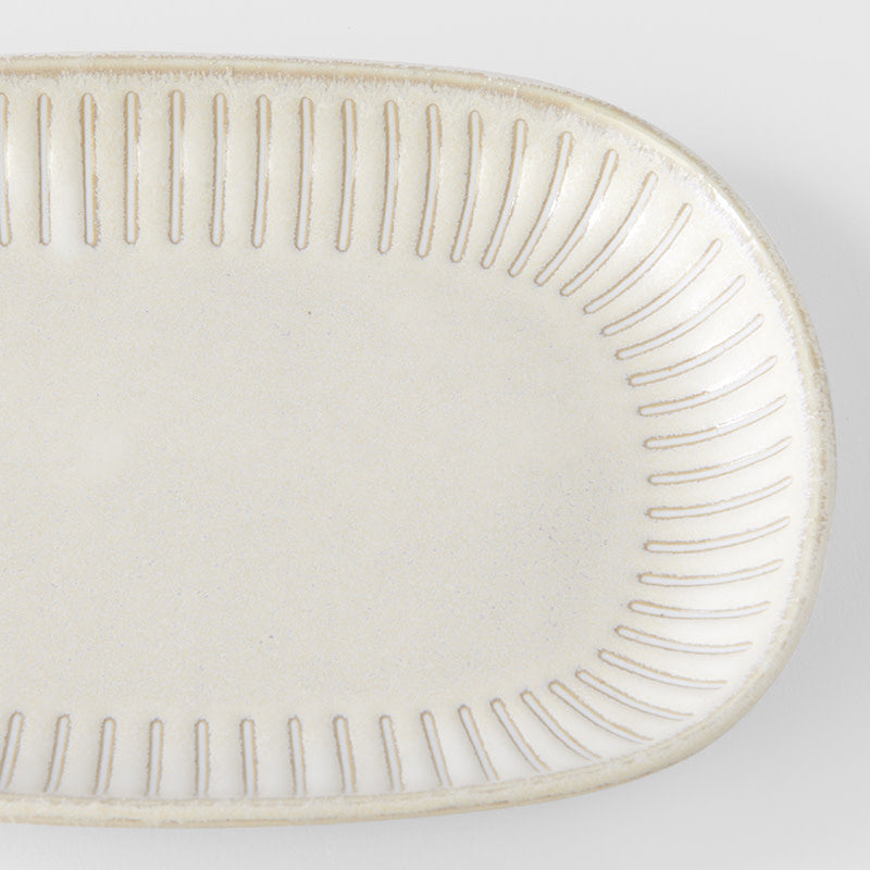 Premium Oval Plate – Beige Ridged Alabaster Glaze 18.7cm