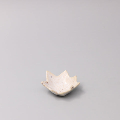 Premium Ceramic Maple Leaf Sauce Dish – White Ivory Fleck 6cm, 6ml