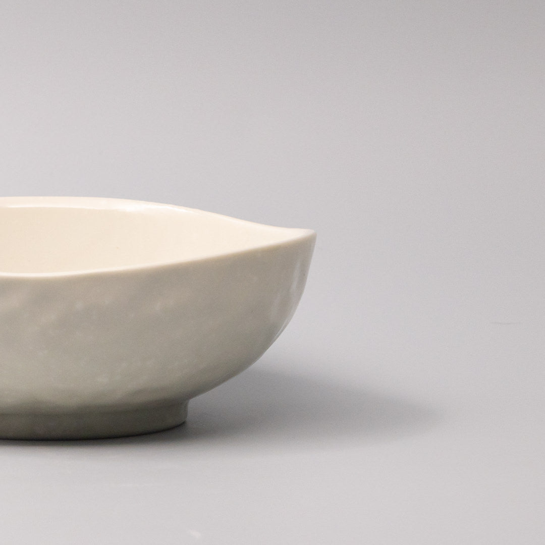 Premium Organic Shape Bowl – Kanso Soft White Glaze 17cm
