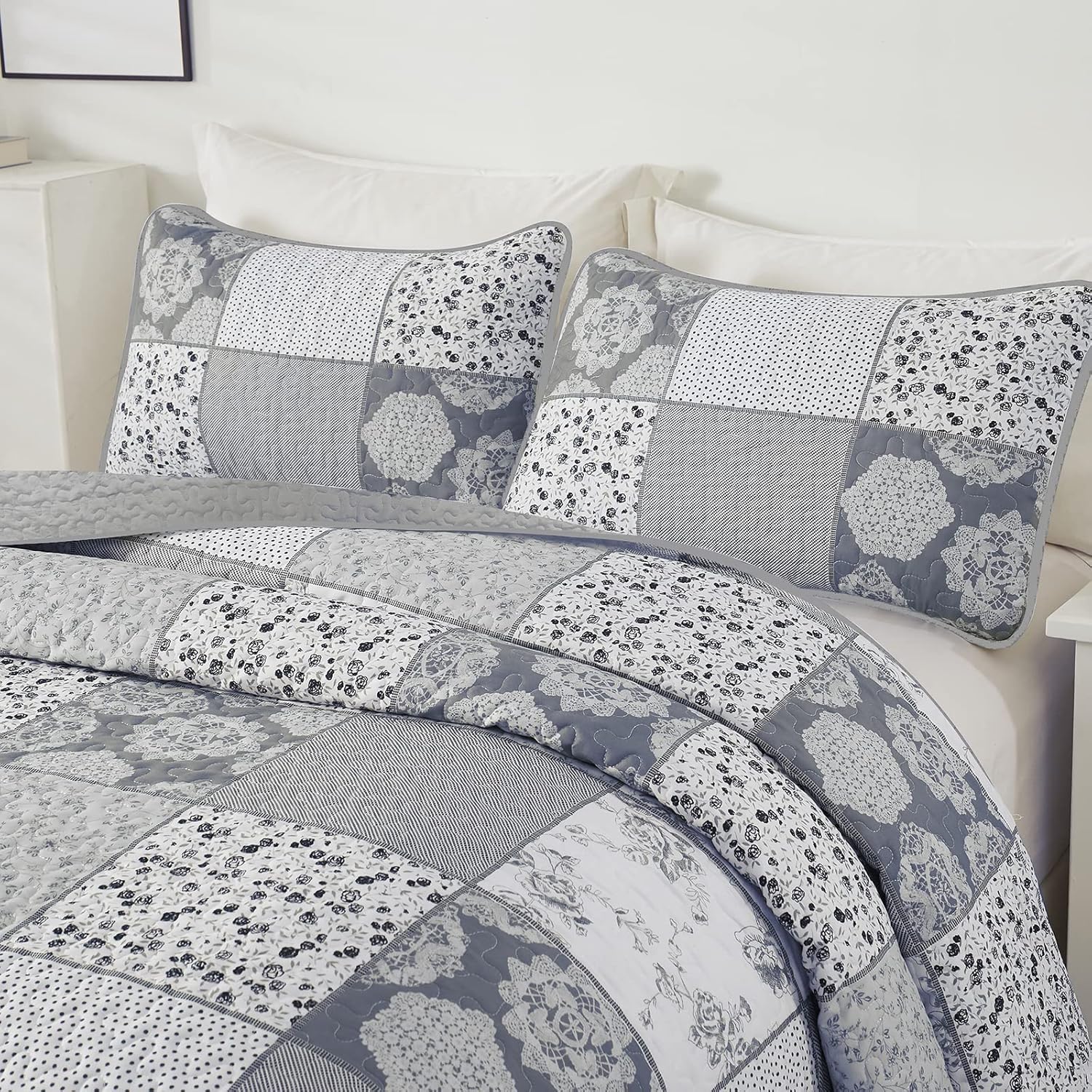 3-Piece Quilt Bedspread Set Queen Size - Lightweight Reversible Coverlet - SuperSaverAU - view 2