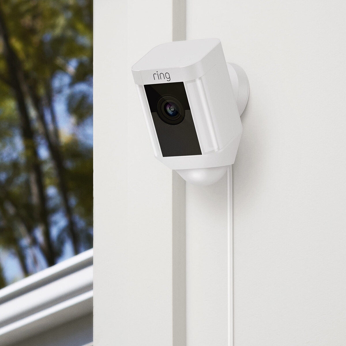 Ring Spotlight Wired Camera - plug-in 1080p HD security camera, LED spotlights, siren, white - 8SH1P7-WAU0