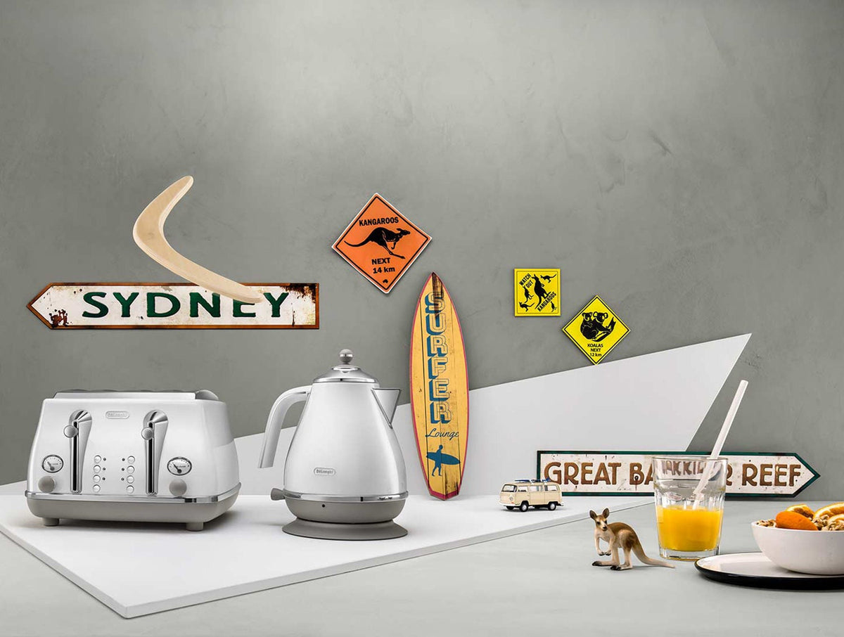 DeLonghi Icona Capitals 4 Slice Toaster - Sydney White, Two Crumb Trays, Extra Lift - CTOC4003W