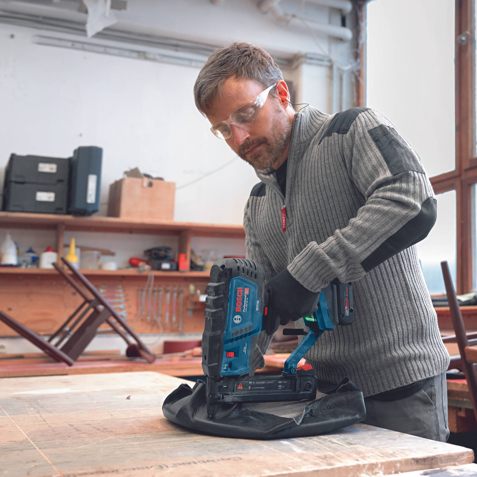 Bosch 18V Professional Cordless Wood Stapler Skin Only GTH 18V-38 M