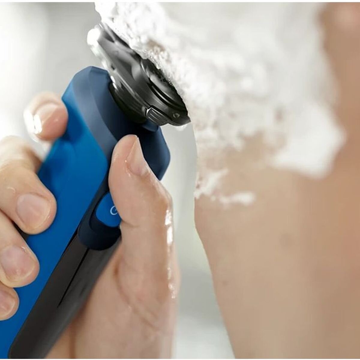 Philips Series 5000 Wet and Dry Electric Shaver - ComfortTech Blades - 360° Contour Heads - S5466-17