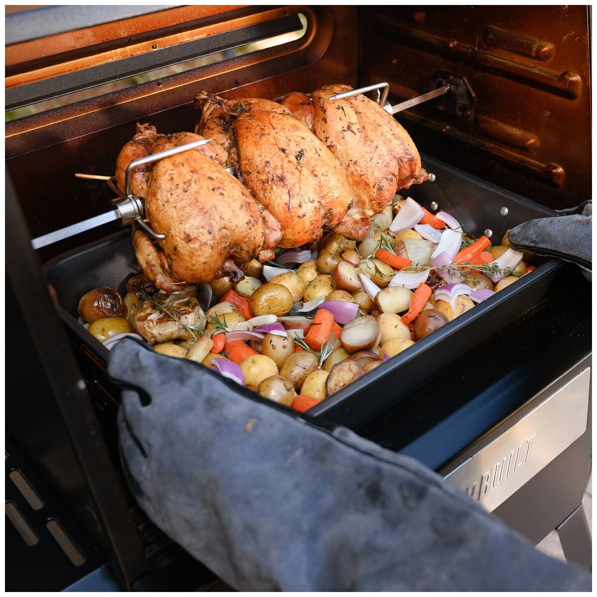 Masterbuilt Gravity Series rotisserie - two spit rods, electric motor, adjustable meat claws - MB20091220