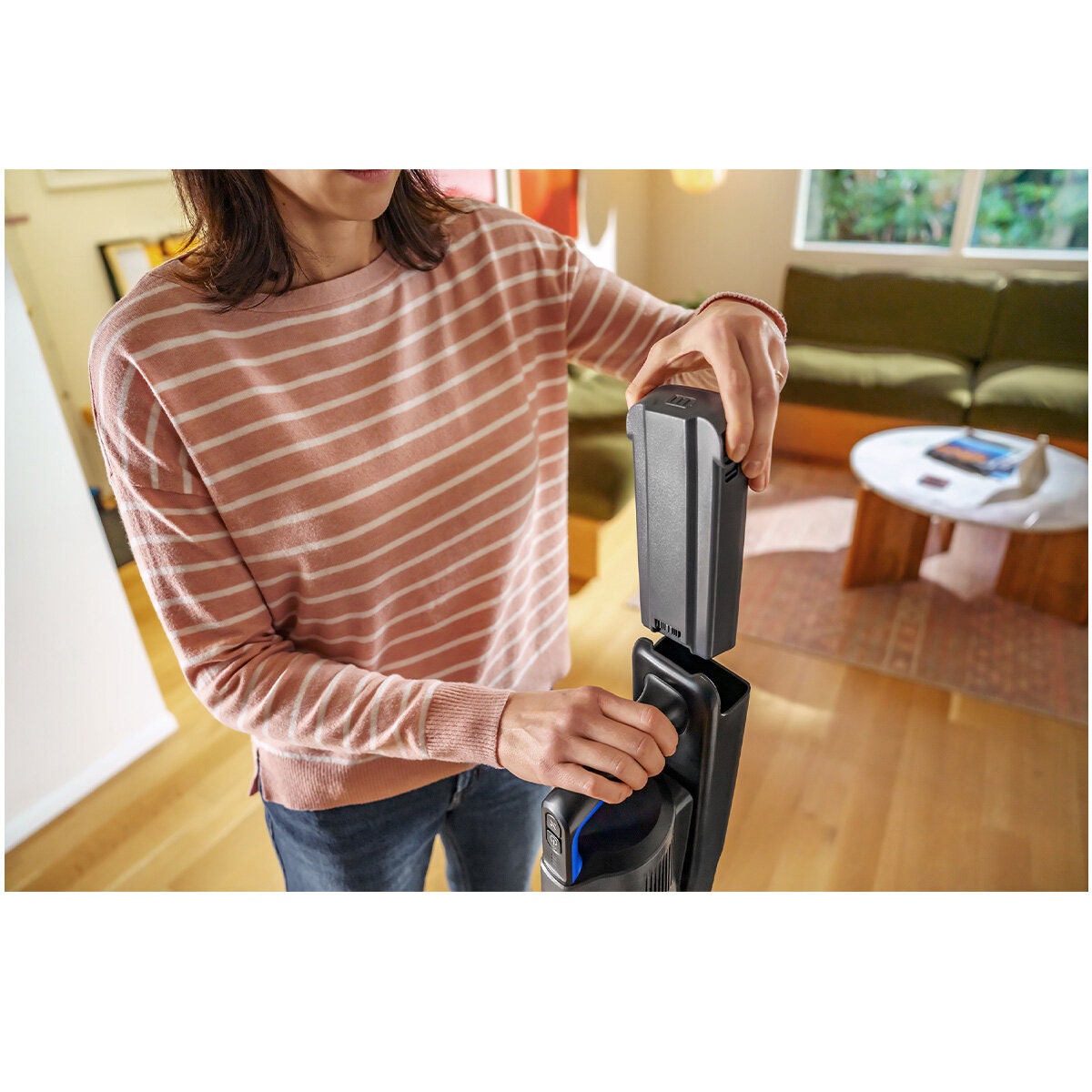 Bissell FurFinder stick vacuum - 200W digital motor - removable 25.2V battery - headlight - 4239