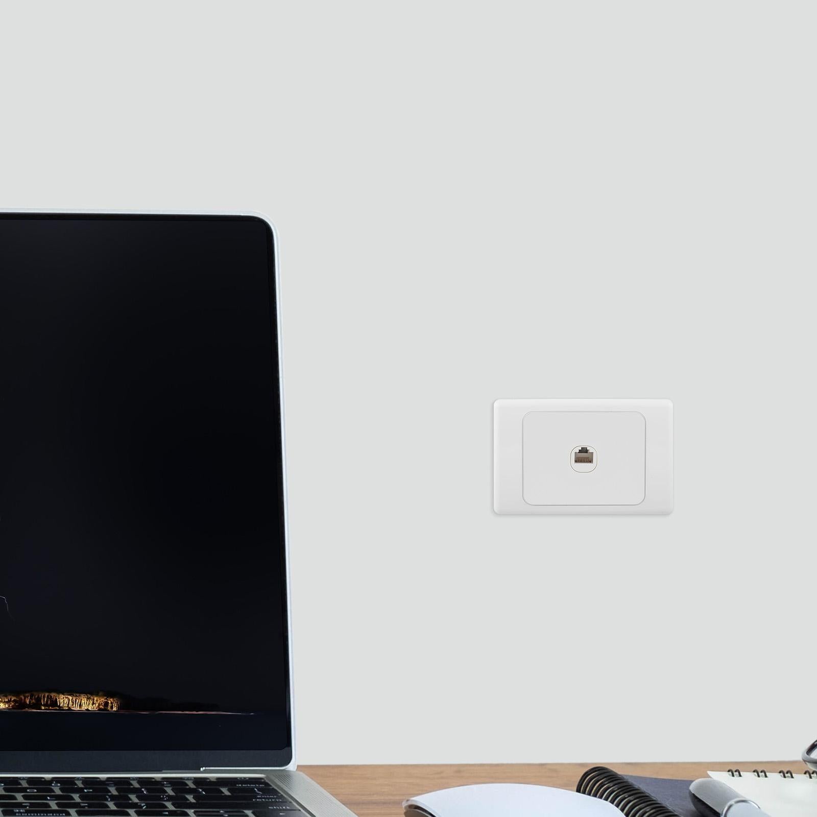 DETA Cat 6 Single Ethernet RJ45 Outlet - White Polycarbonate Wall Plate