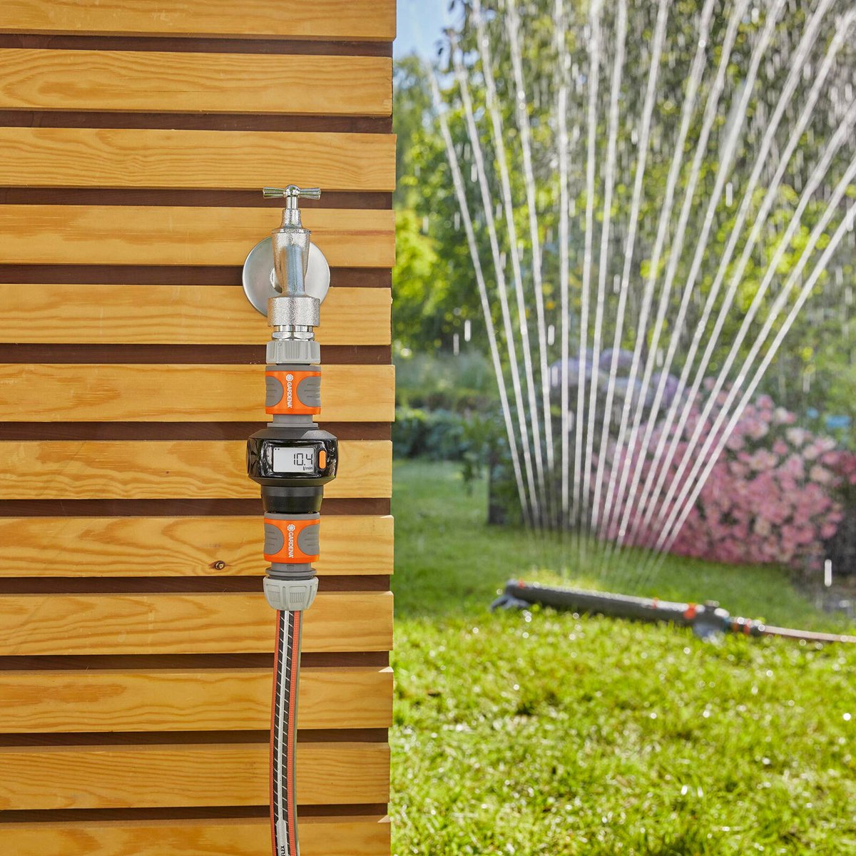 GARDENA AquaCount Water Meter, Digital Display, Hose-End, Battery Powered, 18350-25