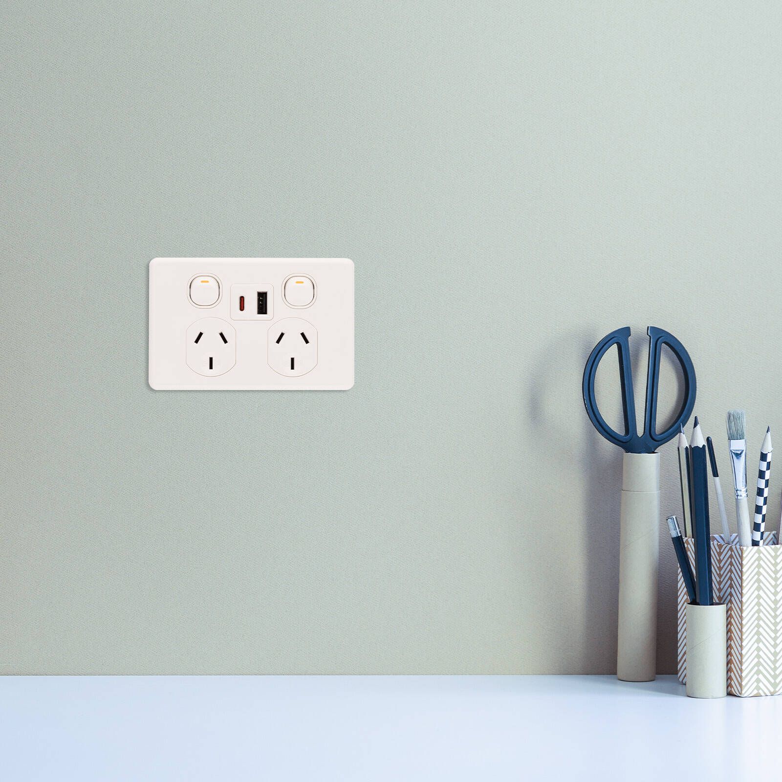 DETA X6 Double Power Point with USB-A & USB-C PD20W Fast Charging Outdoor