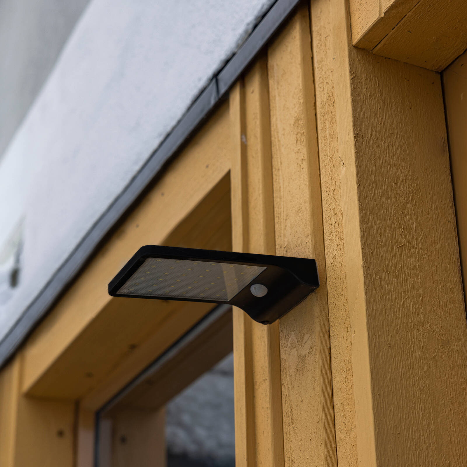 Arlec LVS661BK Ritter Sensor Solar Wall Light - 192mm - Black - Outdoor