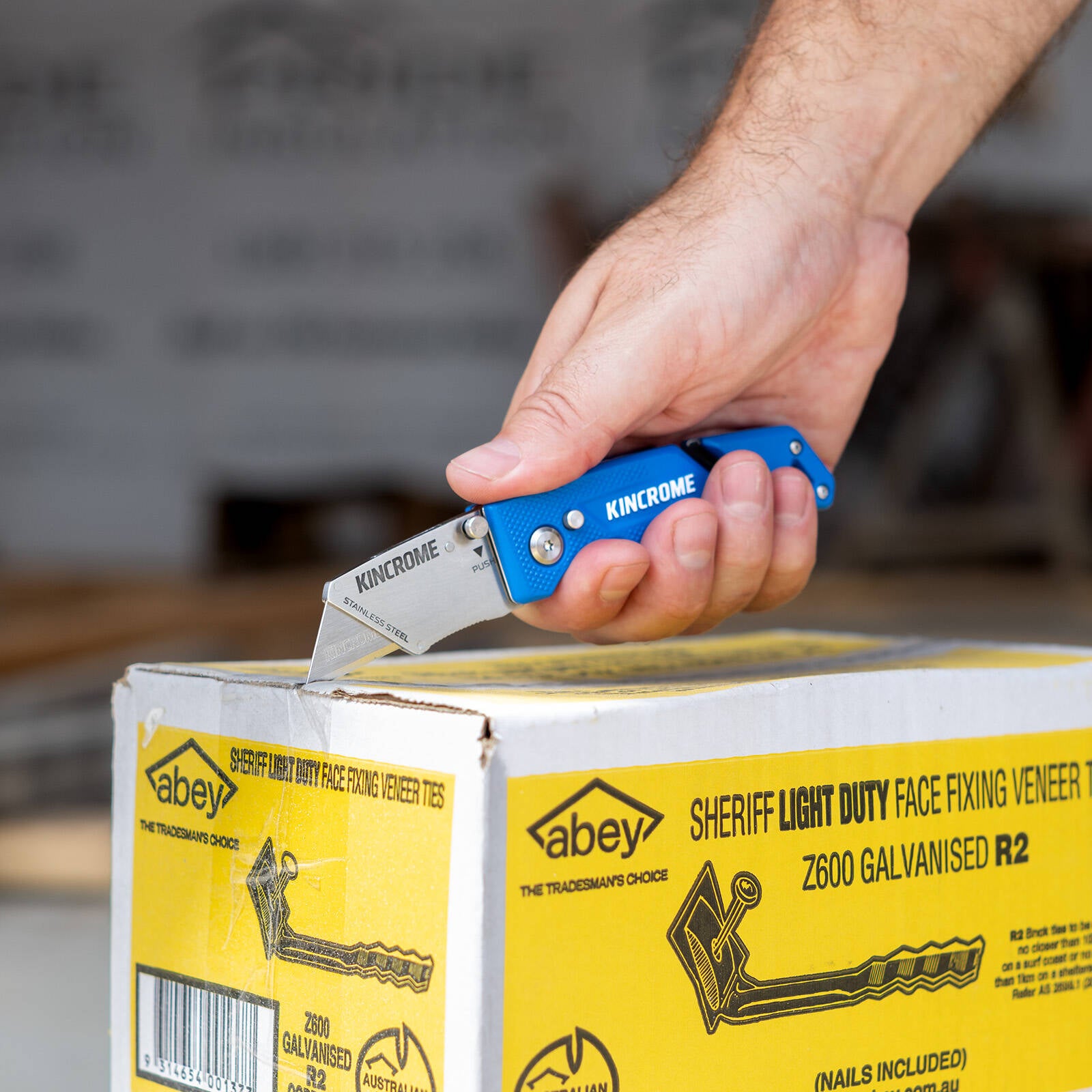 Kincrome Magnetic Folding Utility Knife - Aluminium Housing, 20mm Blade, Lockable