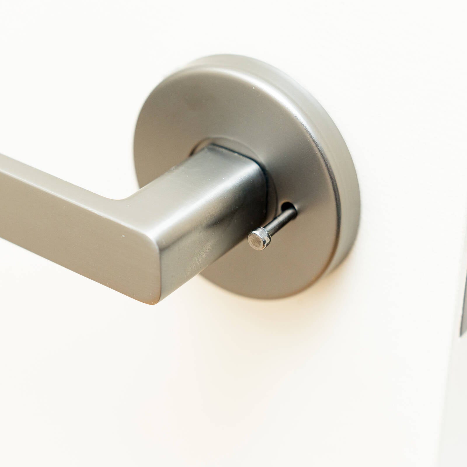 Ikonic San Fran Privacy Lever Set Gunmetal Zinc