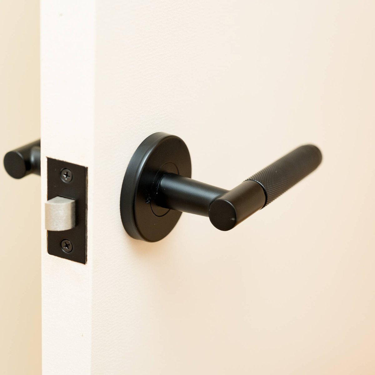 Ikonic Knurled Passage Lever Set Matte Black, Zinc Construction, for Hallway & Living Area Doors