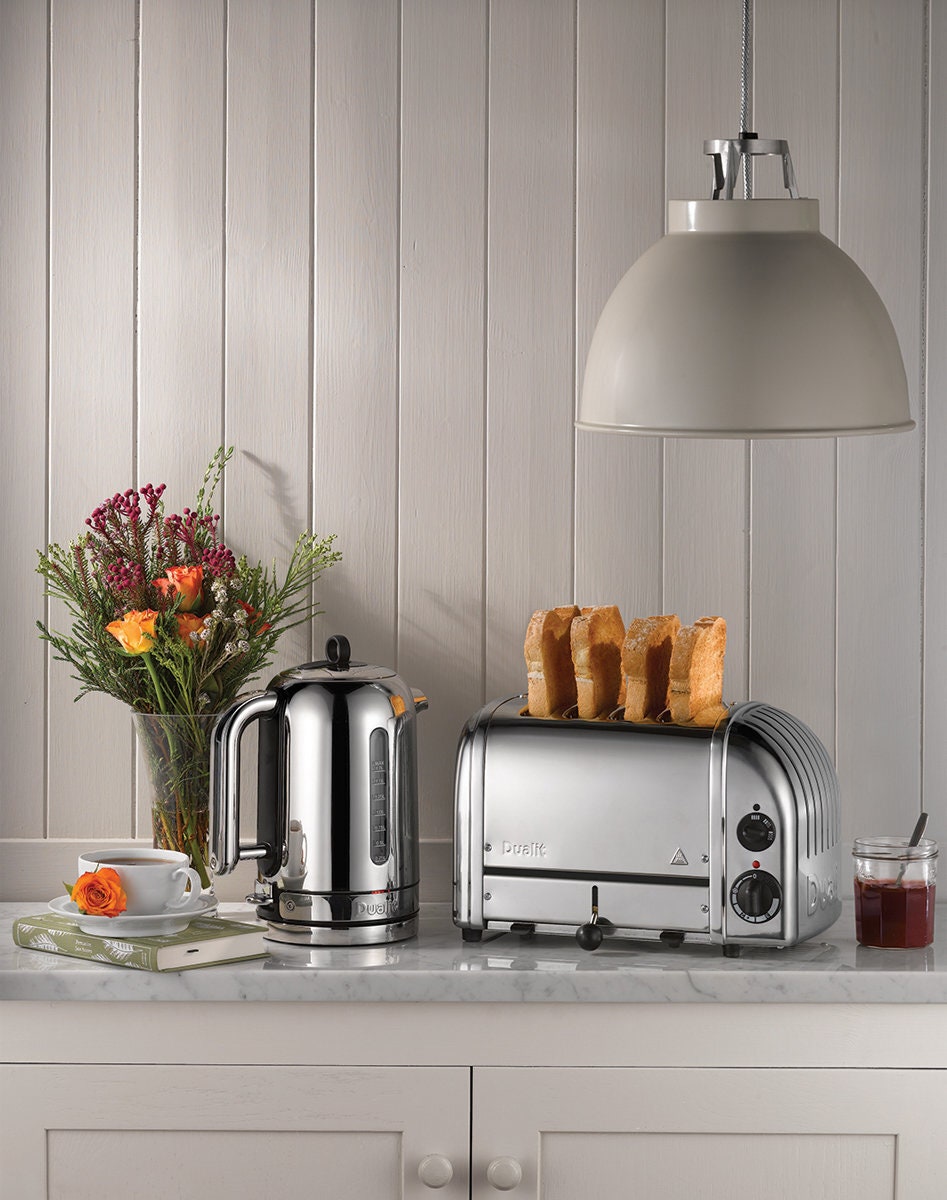 Dualit Classic Chrome Kettle 1.7L - Polished Finish, 2300W Fast Boil, Pure Pour Spout - 72795