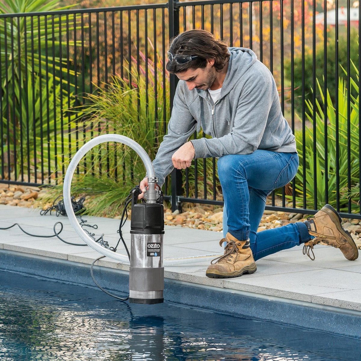Ozito 1100W Constant Pressure Submersible Pump