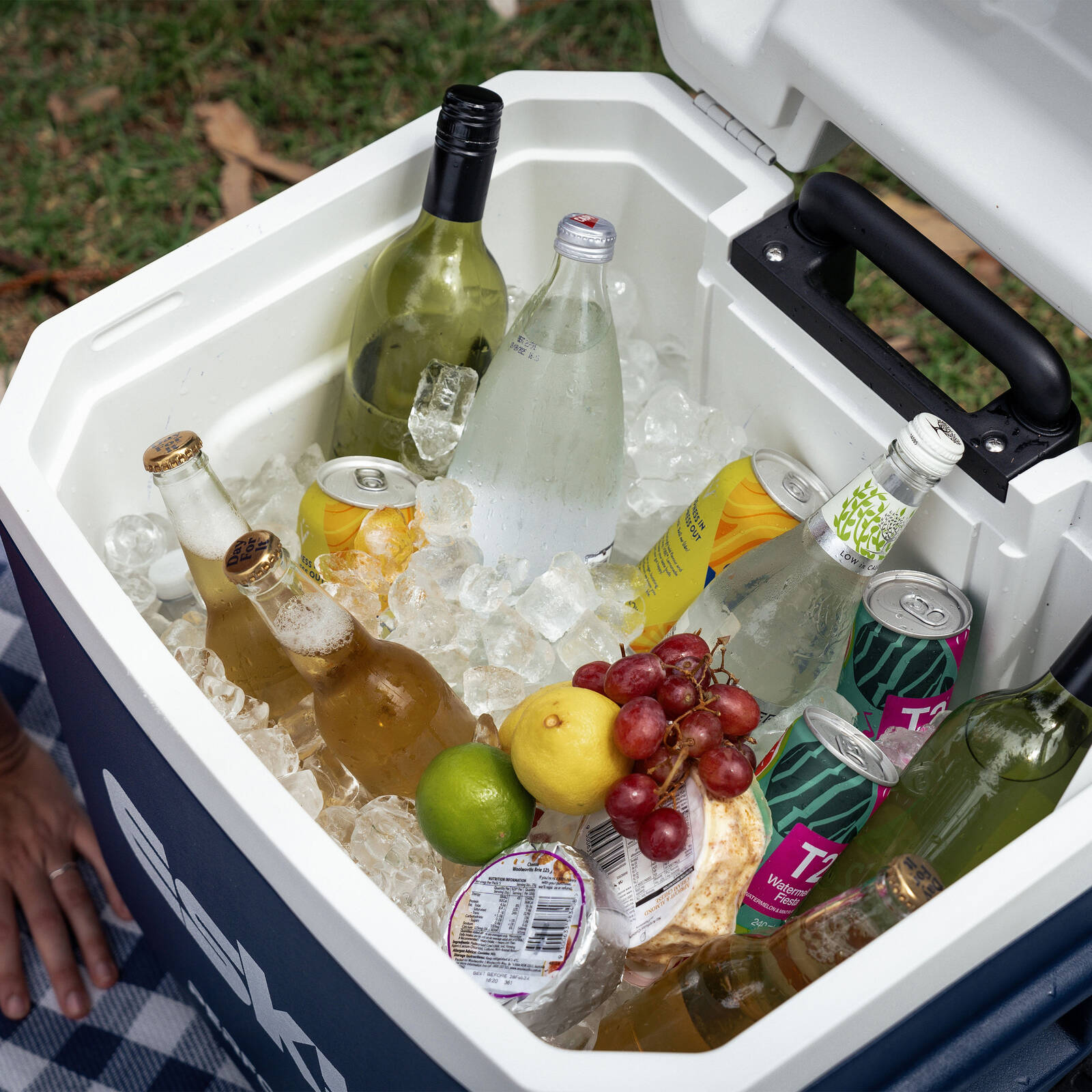 Esky 52L Wheeled Hard Cooler with Drain & Telescopic Handle Blue/White
