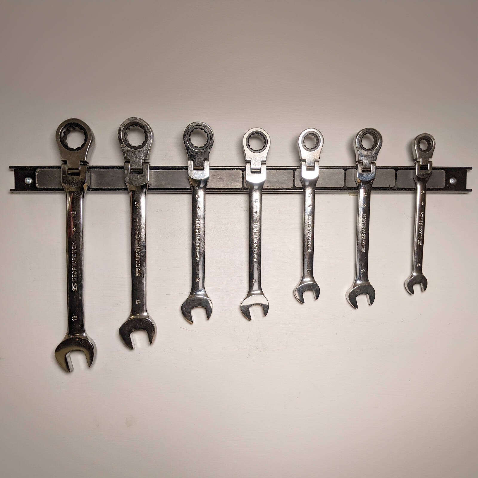 Everhang 460 x 24mm Magnetic Tool Holder Bar Black