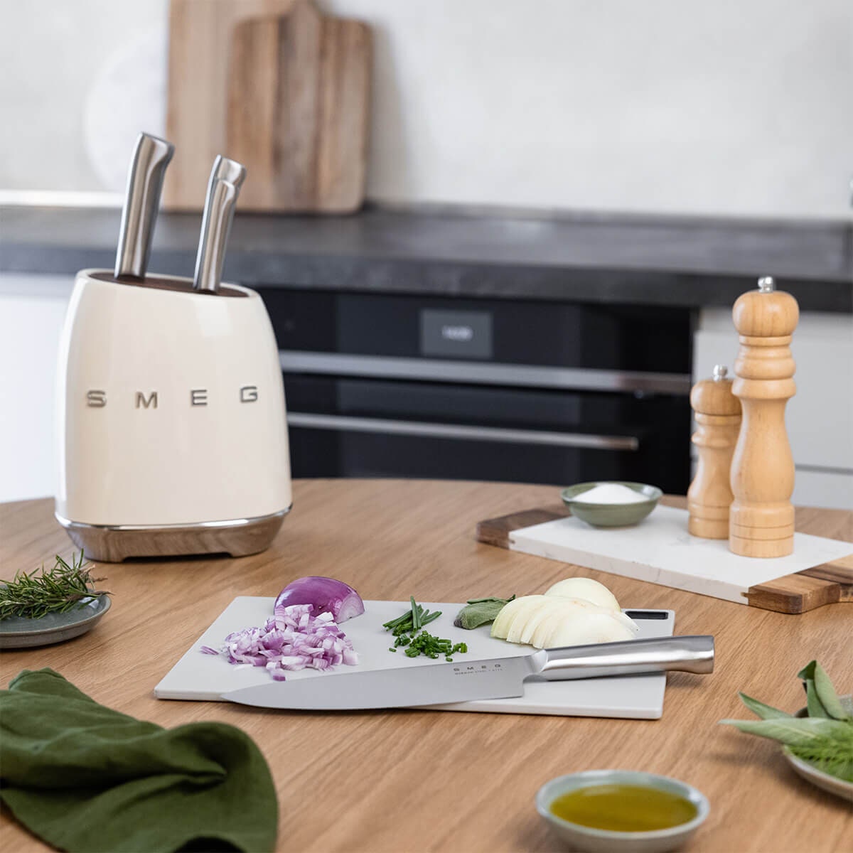 Smeg 50s Retro Style 6 Piece Knife Block Set - Cream with Acacia Wood Top - KBSF02CR