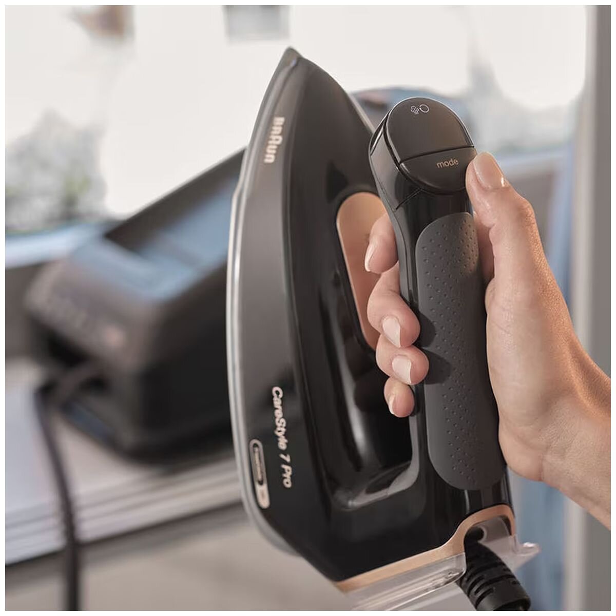 Braun CareStyle 7 Pro Steam Generator Iron 2400W - 2L Tank, 8bar Pressure, 600g/min Steam Shot - IS7285BK