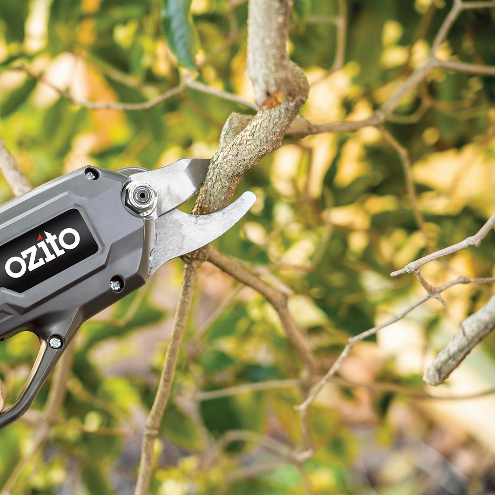 Ozito 3.6V Cordless Pruner 12mm Cut Capacity Li-Ion OCPS-036