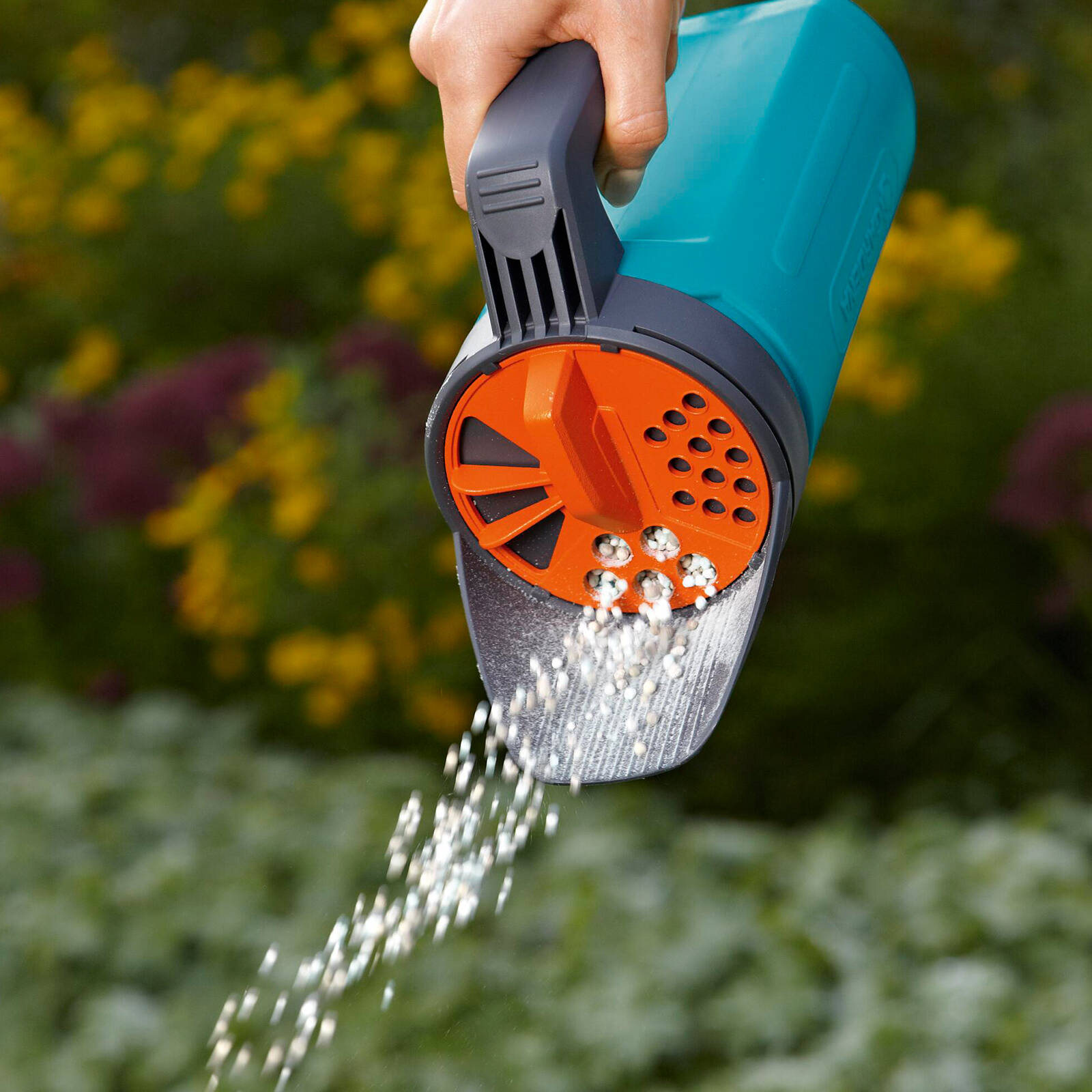 GARDENA Small Handheld Seed & Fertiliser Spreader 25sqm
