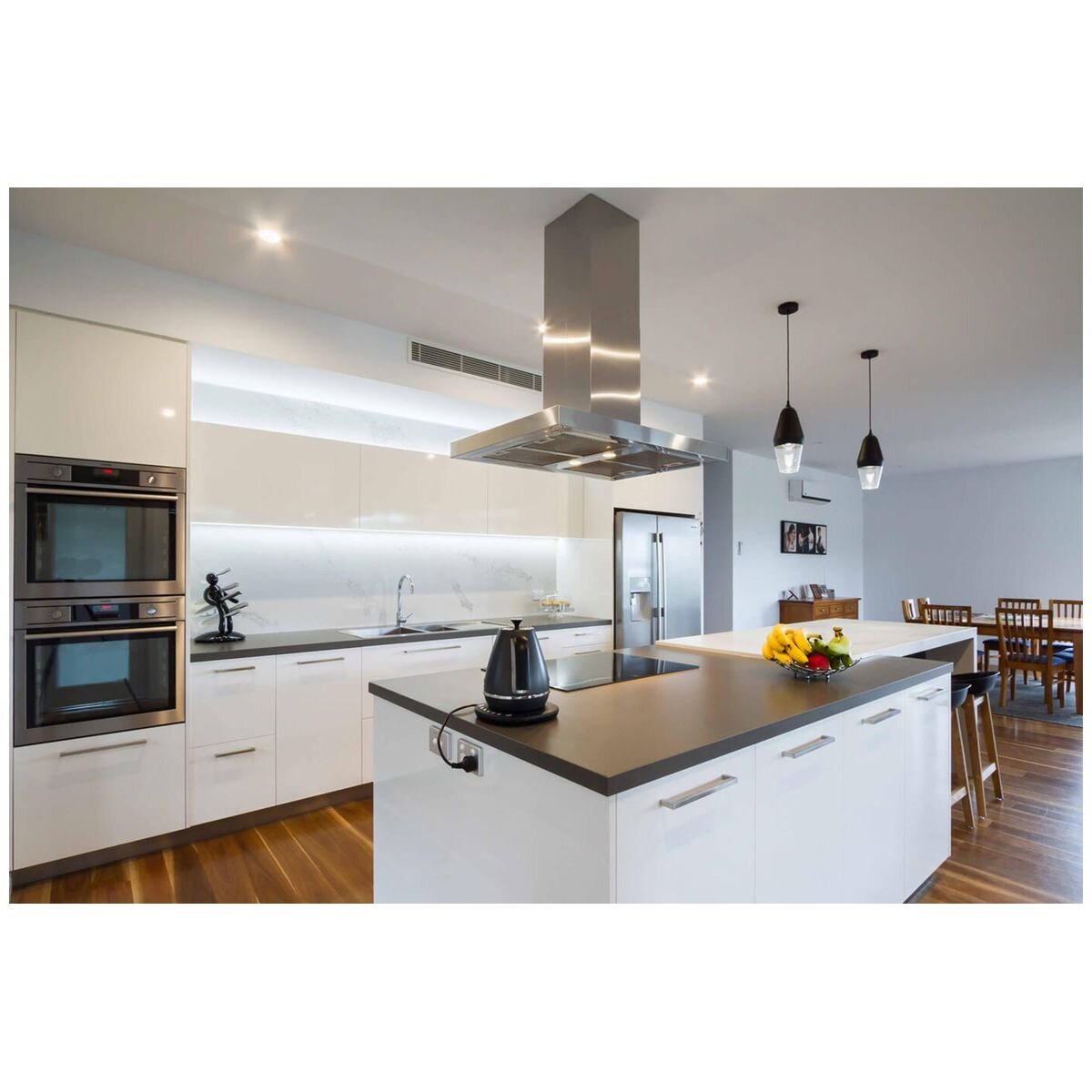Schweigen Island Rangehood - 1600m³/h, 5 Fan Speeds - Stainless Steel, LED Lighting - IS4110SPPAK