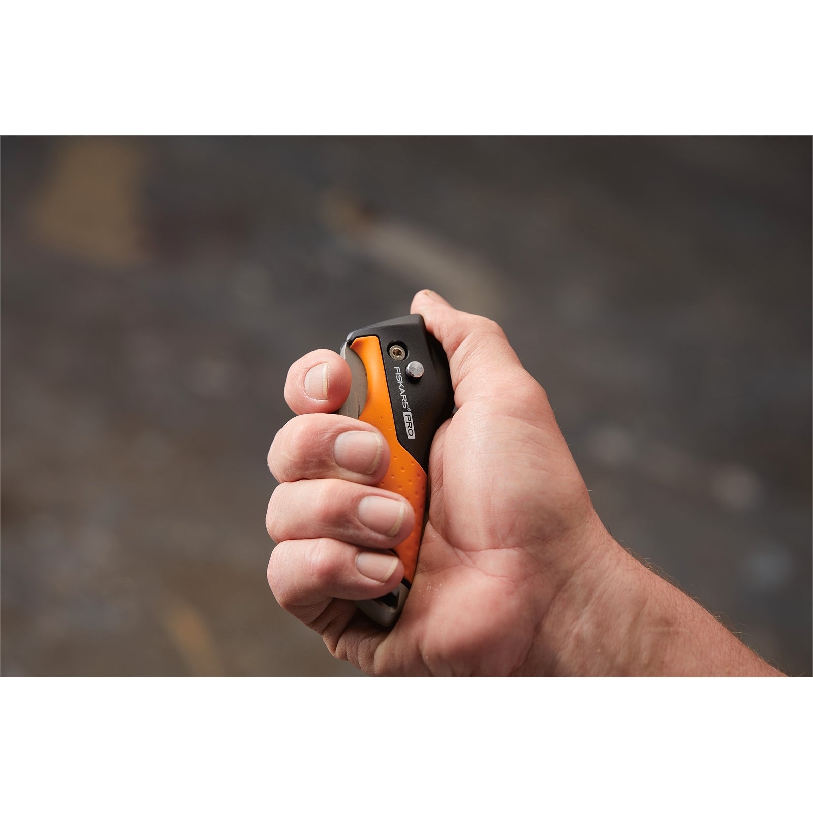 Fiskars Pro CarbonMax 60mm Steel Folding Utility Knife