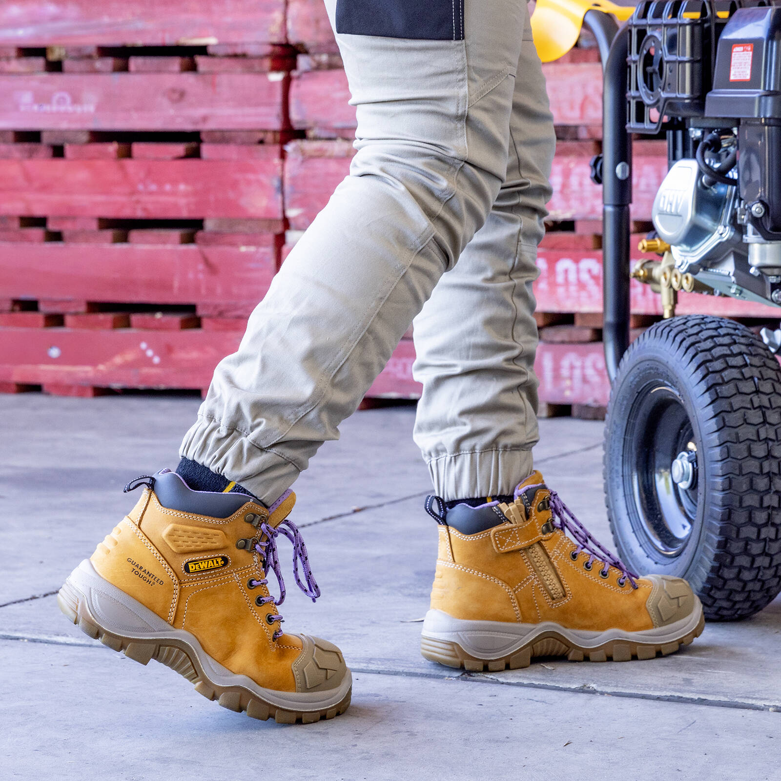 DeWALT Women's Wheat Ashton Pro Steel Cap Work Boot Size 6 - Water Resistant Nubuck, SRC