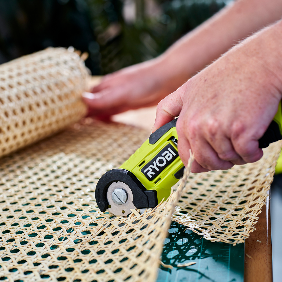 Ryobi USB Lithium Power Cutter RCT4K - 2Ah Kit - 202mm x 60mm x 100mm - Efficient Cutting - SuperSaverAU - view 3