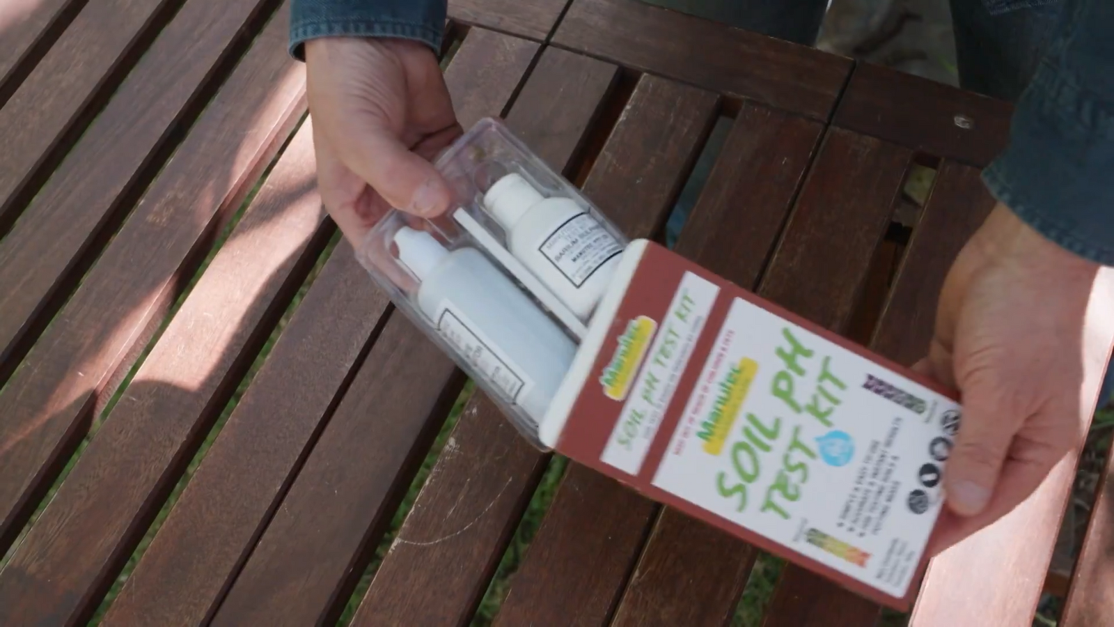 Manutec Soil pH Test Kit - Indicator Liquid & Barium Powder for Garden Soil