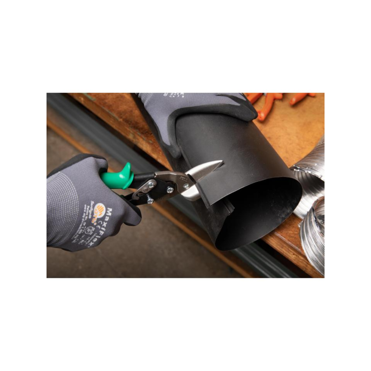 Crescent Wiss 235mm Offset Right Cut Aviation Snips with CNC-Serrated Blades