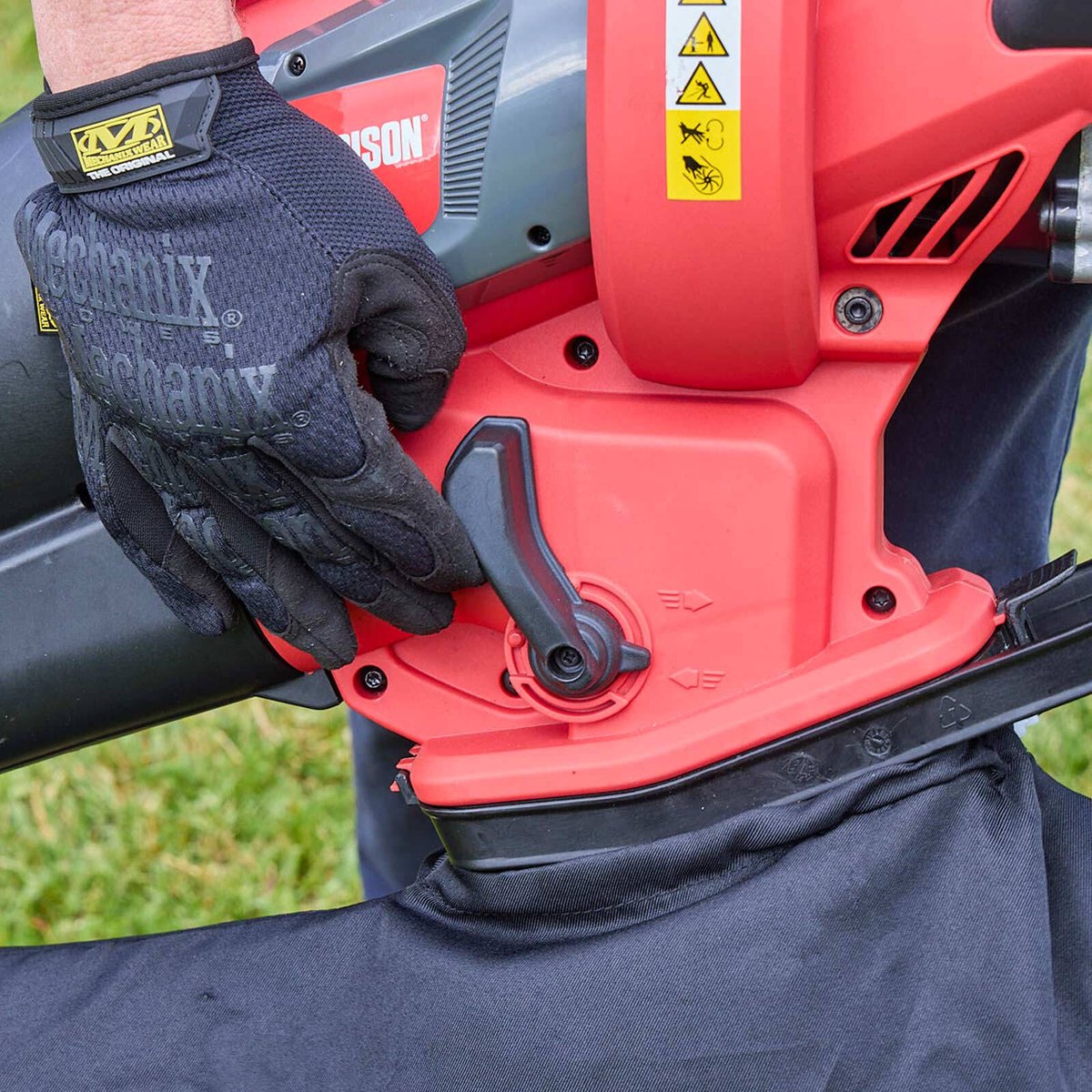 Morrison Ezi Switch Petrol Blower Vac - 30cc Engine - 40L Collection Bag - Shredding Feature - SuperSaverAU - view 3