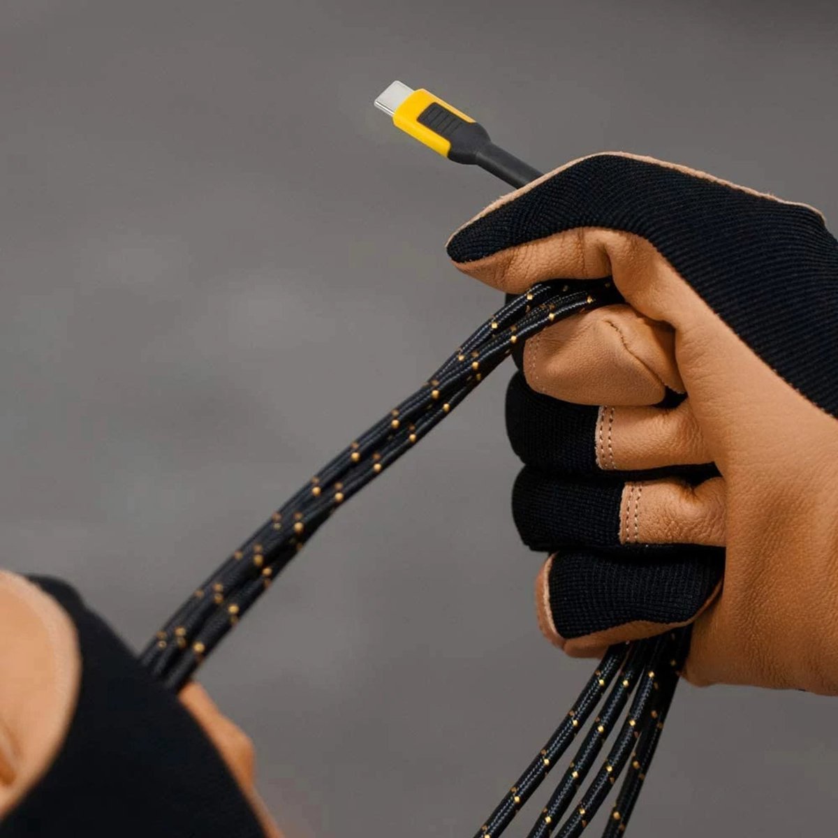 DeWALT 1.2m Lightning to USB-C Charging Cable Reinforced with Kevlar 1311357DWE