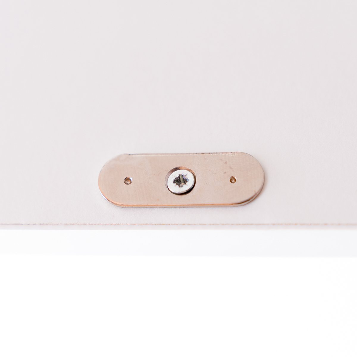 Taskmaster 38mm White Push To Open Magnetic Door Catch Plastic