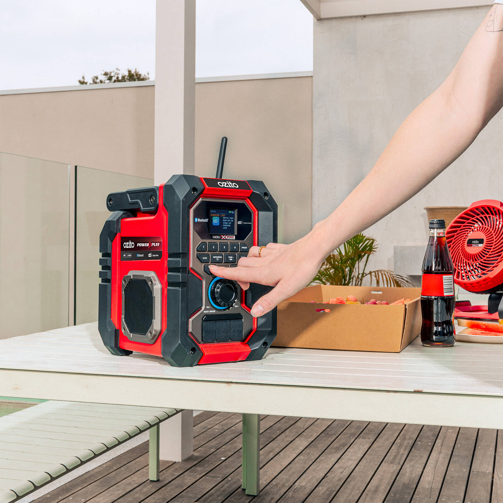 Ozito PXC 18V Cordless DAB+ FM Digital Radio, Bluetooth, LCD Display PDRS-018